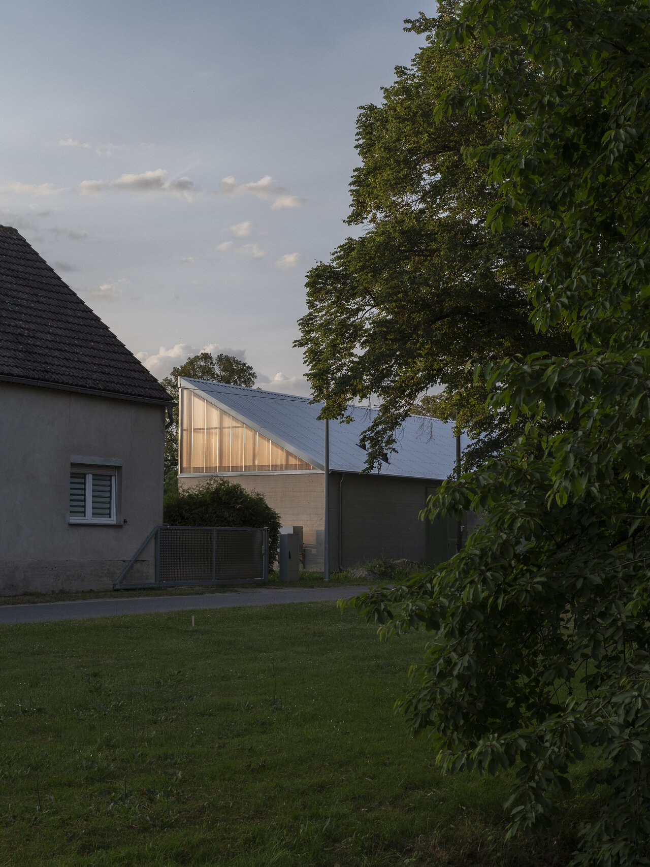 Einfamilienhaus in Sonnewalde, Blick vom Anger West, Bearbeitung für (link: https://www.habermann-architektur.de text: Habermann Architektur)