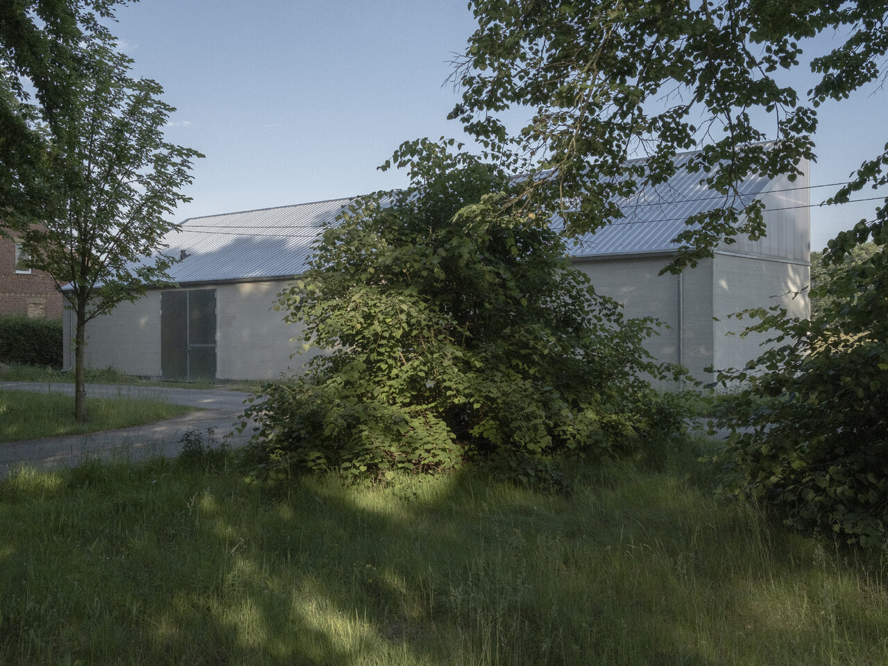 Einfamilienhaus in Sonnewalde, Blick zum Eingangstor, Bearbeitung für (link: https://www.habermann-architektur.de text: Habermann Architektur)
